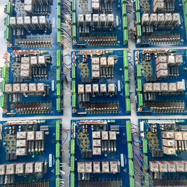 正弦37KW变频器EM630C2-037-3BTER1驱动板
