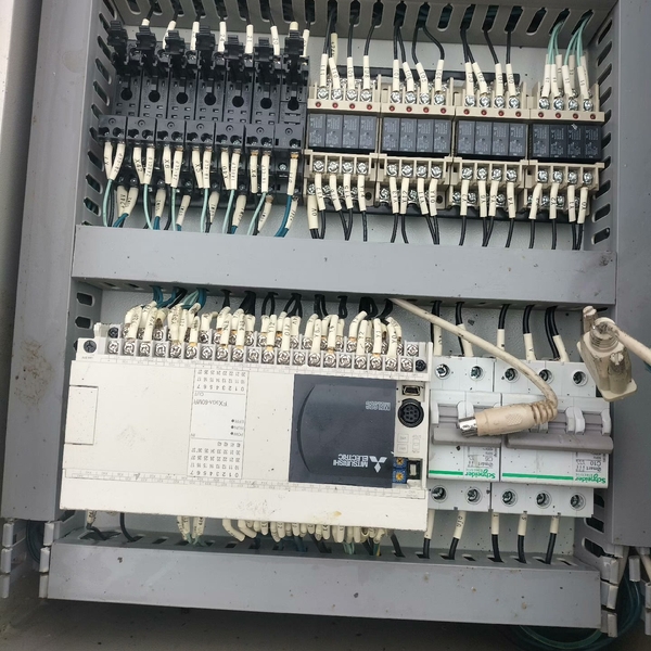 【议价】三菱PLCFX3GA-60MR，实物拍摄的，成色如图所示