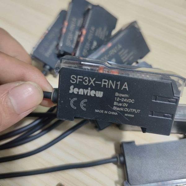 森觉Senview SF3X-RN1A光纤传感器。有些缺面盖（请询价）