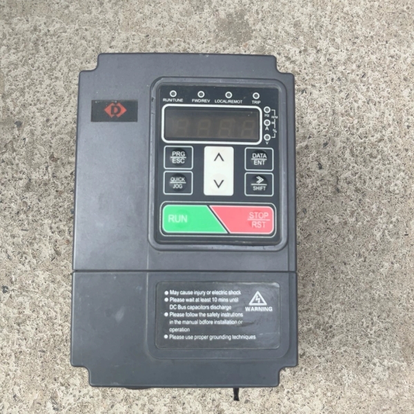 久联变频器 JB10A-1R5G-S2 标签丢了 1.5KW【议价】