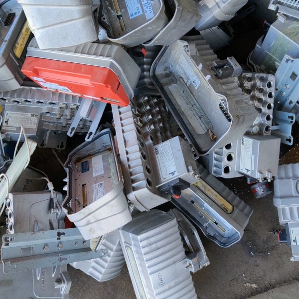 议价全新SEW赛威变频器模块 MTM11A000-E20A-00