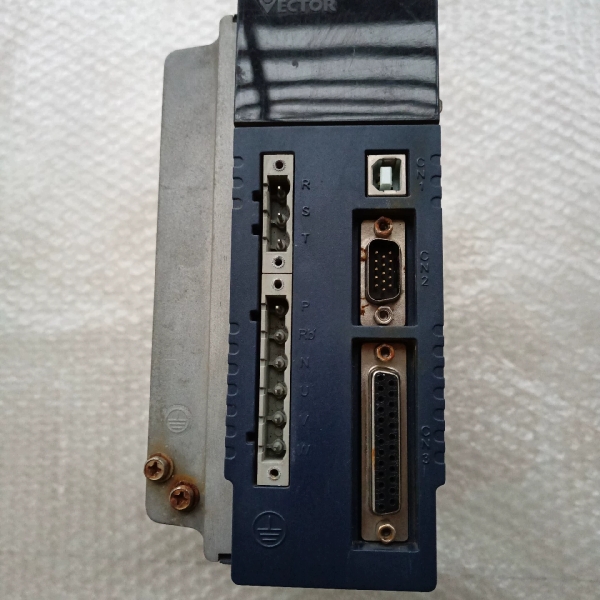 J259*VECTOR伺服驱动器 VEC-VB-2R2M33【议价】