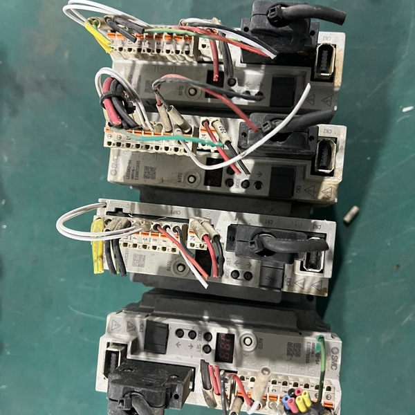 议价拆机LECSA2-S4 伺服驱动器实拍现货，功能好。