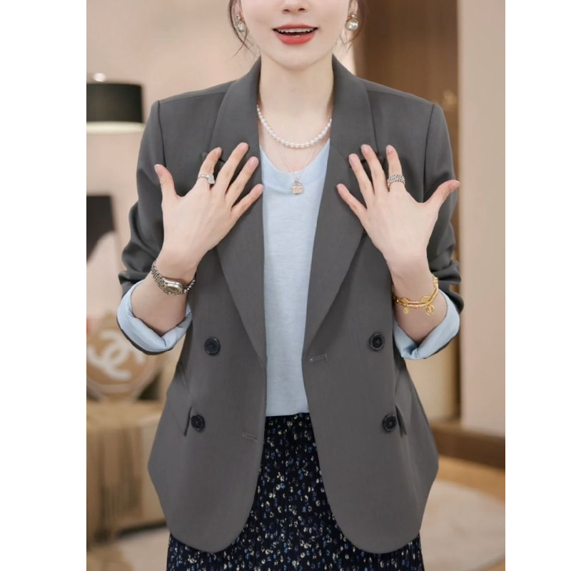 高级感灰色小西装女短款2026年春装新款时尚气质修身显瘦西服外套