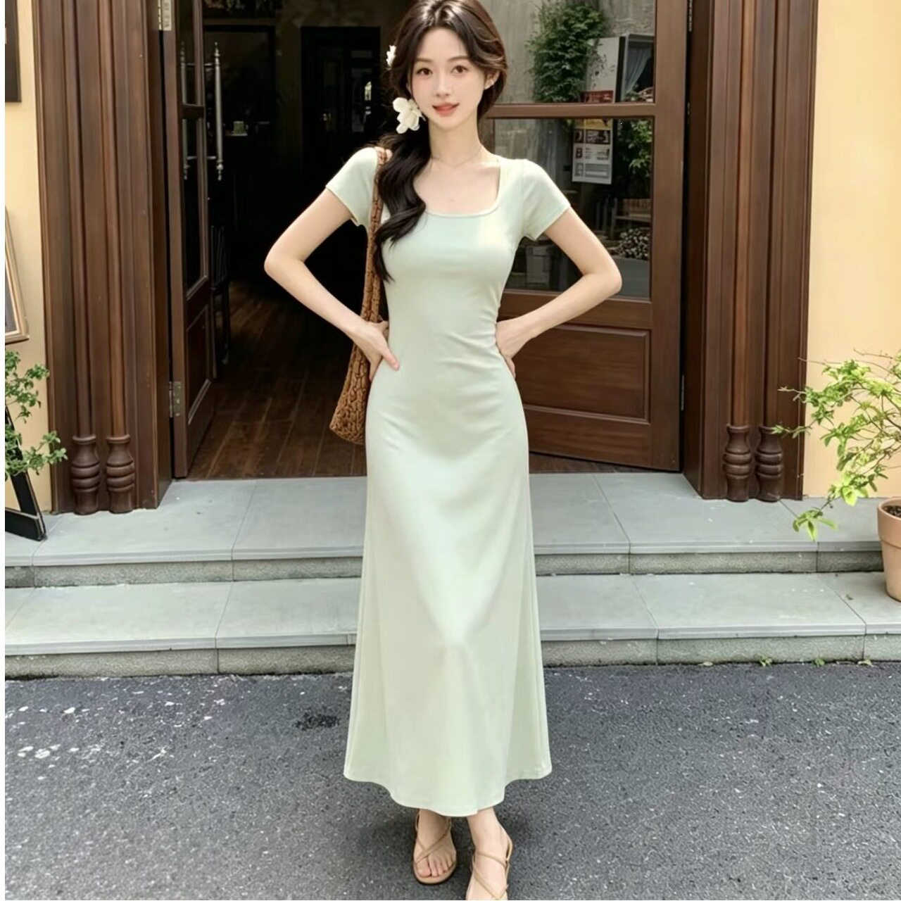 绿色方领短袖T恤连衣裙女装夏季2026秋新款收腰显瘦气质中长裙子