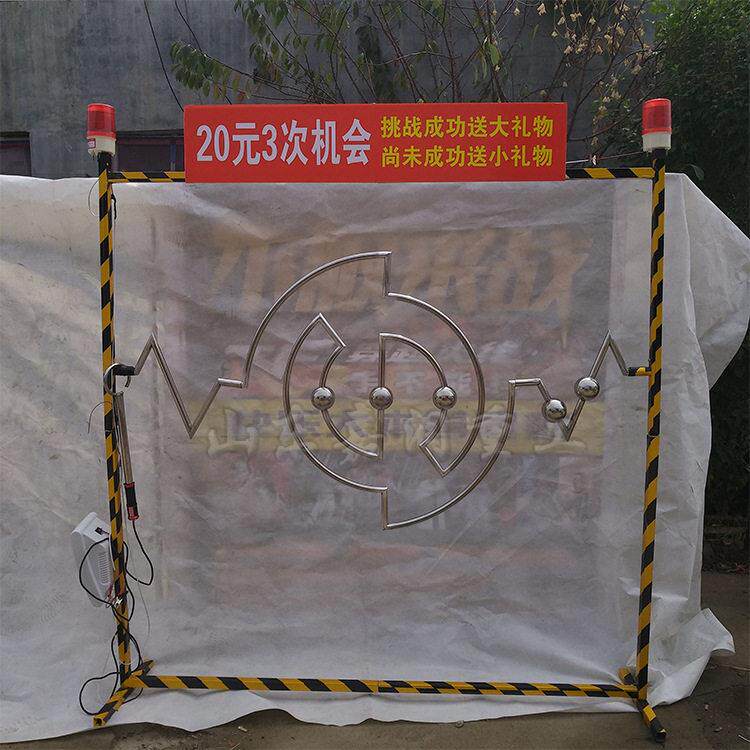 夜市地摊穿越火线游戏 挑战手不能抖闯关游戏