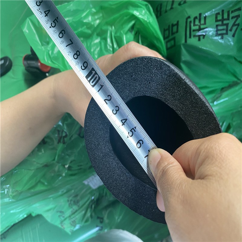 阻燃隔热橡塑保温管 B2级橡塑管 空调管道保温海绵橡塑管