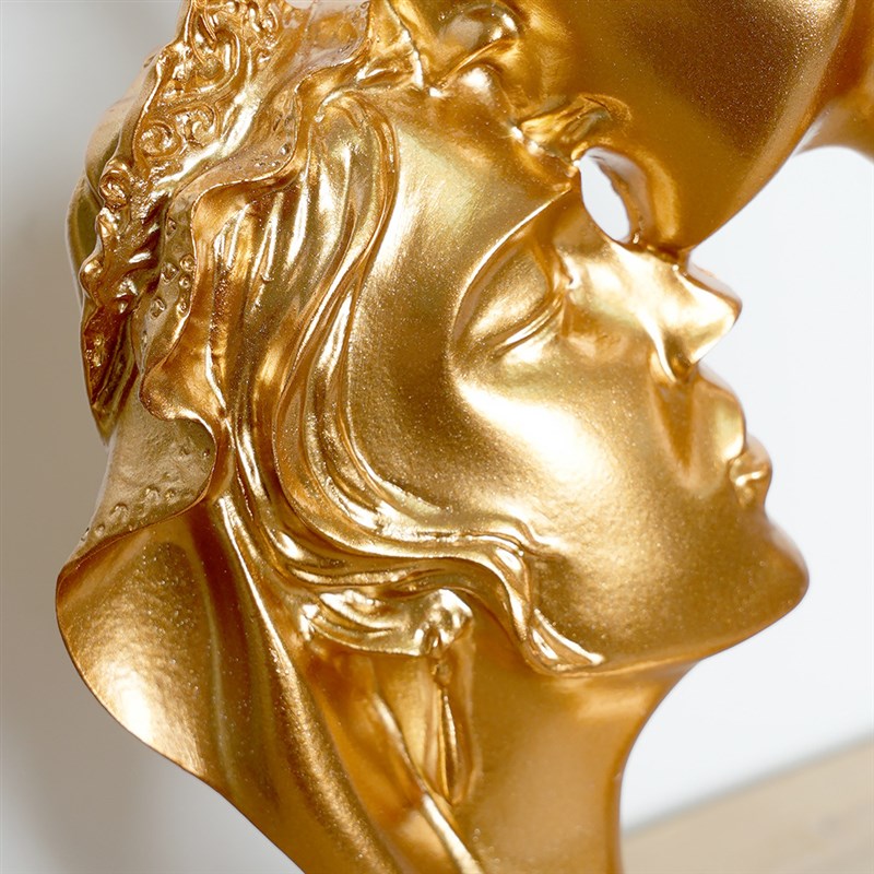 简约创意一吻定情人物摆件家居客厅酒柜电视柜办公桌面装饰品摆设