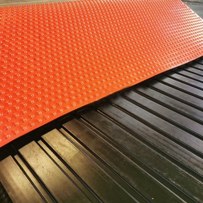 牛床垫马房地垫畜牧胶垫橡胶牛床垫马棚猪舍奶牛场用橡胶垫