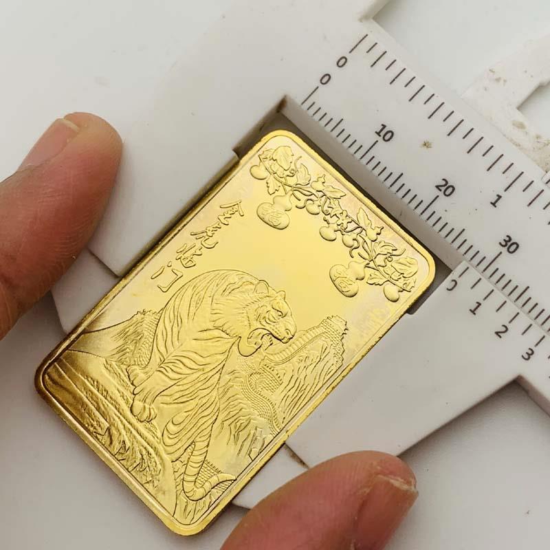 中国百福方块2022十二生肖壬寅虎年动物纪念章 金虎临门镀金硬币