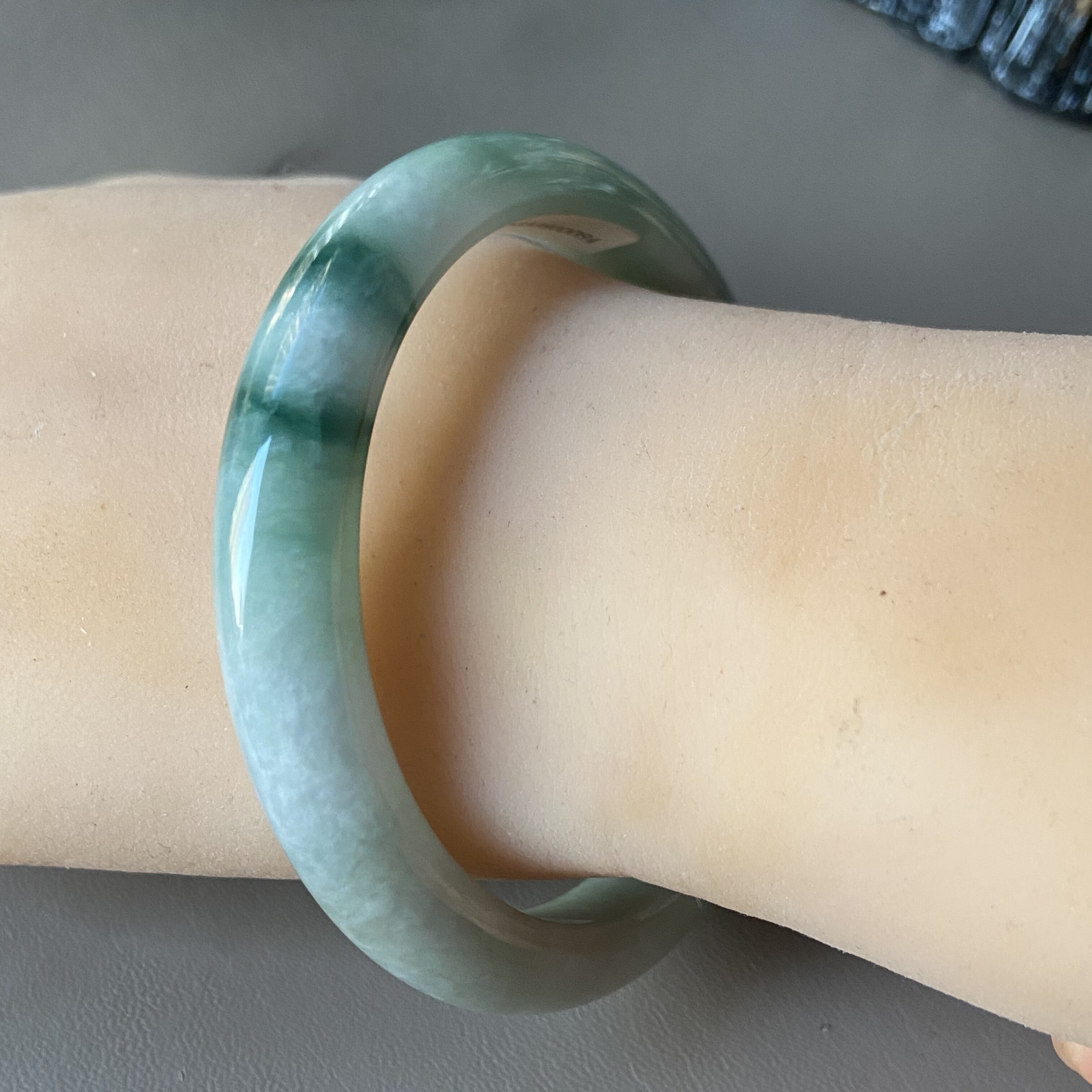 天然缅甸翡翠手镯58冰糯种飘蓝花浅绿玉镯子59老坑a货0084带证书