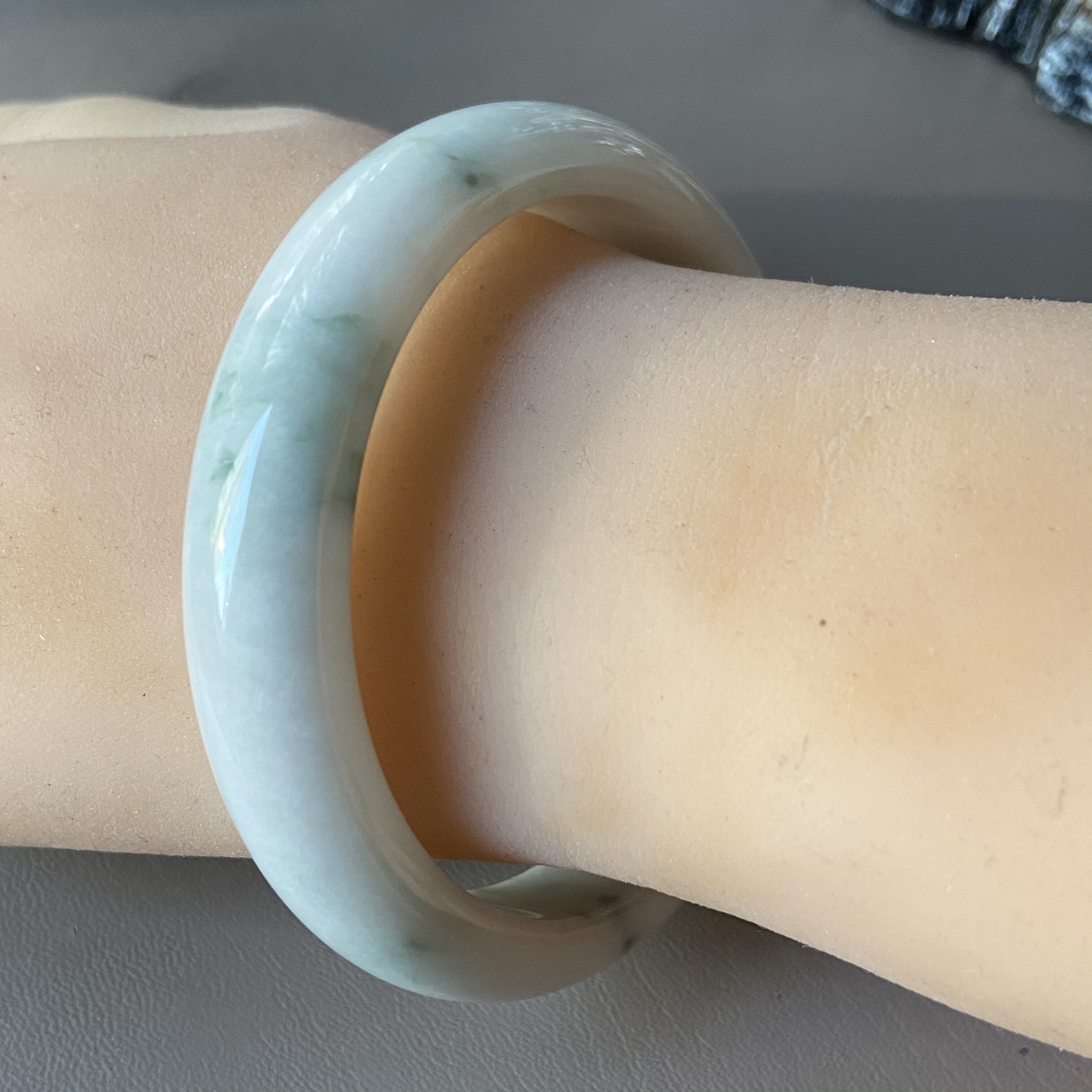 天然缅甸翡翠手镯58冰糯种白底青飘蓝花玉镯子老坑a货0152带证书