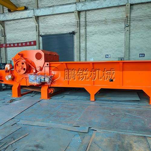 移动版柴油树枝粉碎机 带钉模板综合破碎机 鹏锐机械 产量高