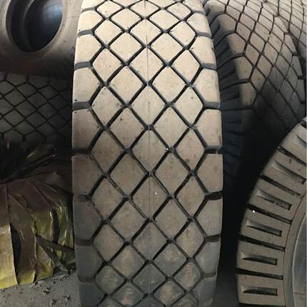 压路机轮胎1600-20工程机械轮胎16.00-20 E-7花纹轮胎