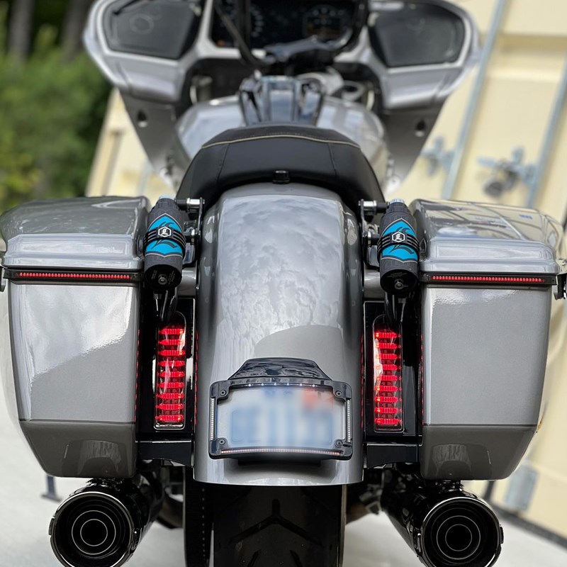 哈雷121CVO公路滑翔改装边箱流水灯新款117大道滑翔边箱示宽灯LED