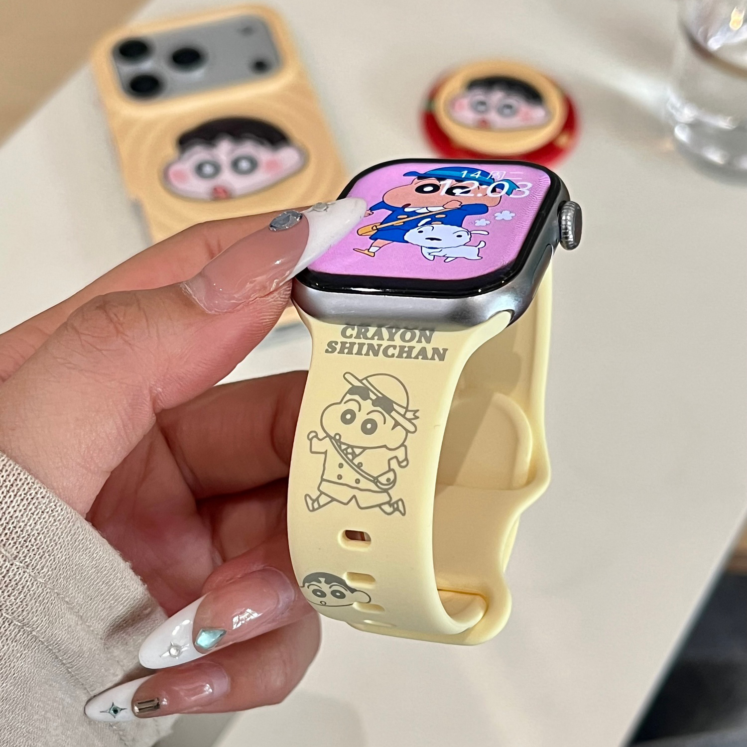 春游小新适用苹果手表表带iwatchS11/10/9硅胶Apple奶黄2ultra/SE