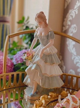 现代欧式家居简约人物装饰品客厅酒E柜摆件陶瓷工艺品生日礼物新