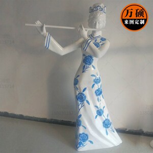 玻璃钢人物雕塑售楼部小区商业街区吹啦弹唱音乐人青花瓷彩绘雕塑