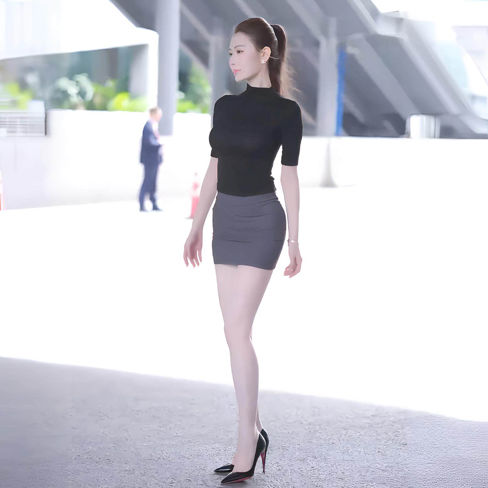纯色辣妹性感半高领中袖T
