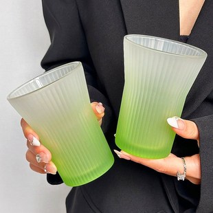 竖纹玻璃杯渐变绿小众家用水杯子轻奢挂耳拿铁杯咖U啡杯果汁奶茶