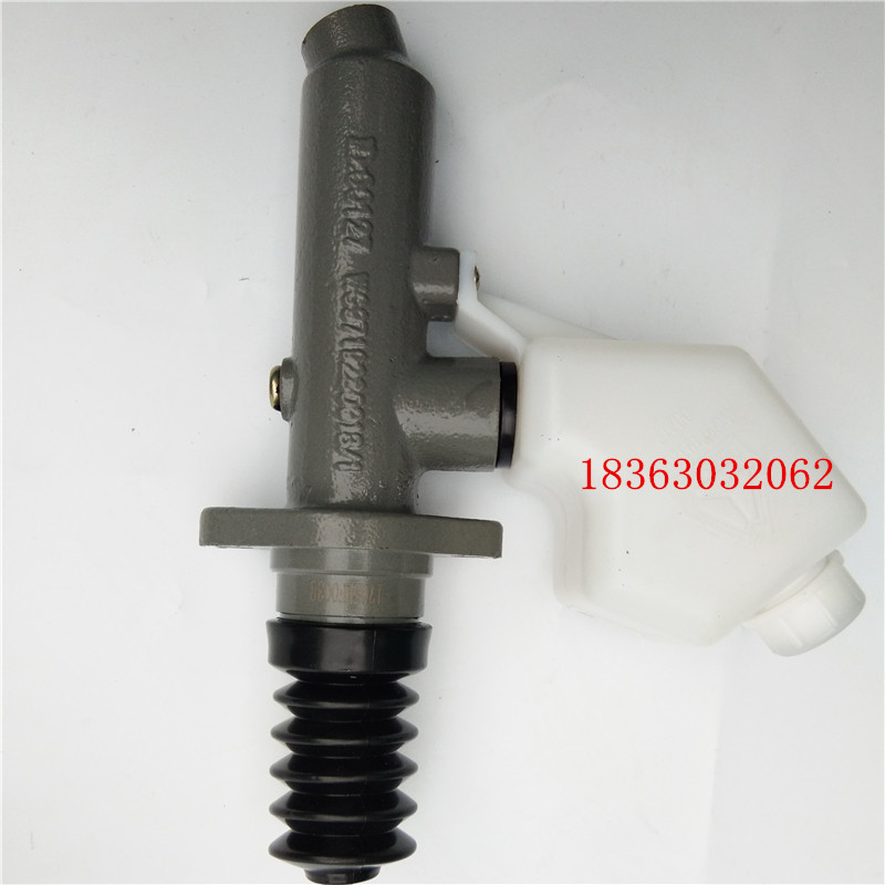 重汽豪沃款离合器总泵豪卡豪运离合器泵储油罐