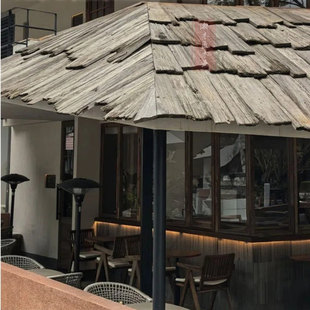 云南老木料复古老铁杉木瓦片百年风化木原木色民宿门头屋顶木瓦板