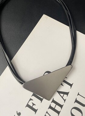 欧美小众设计黑色皮绳三角形项链女脖链时尚气质冷淡风高级感颈链