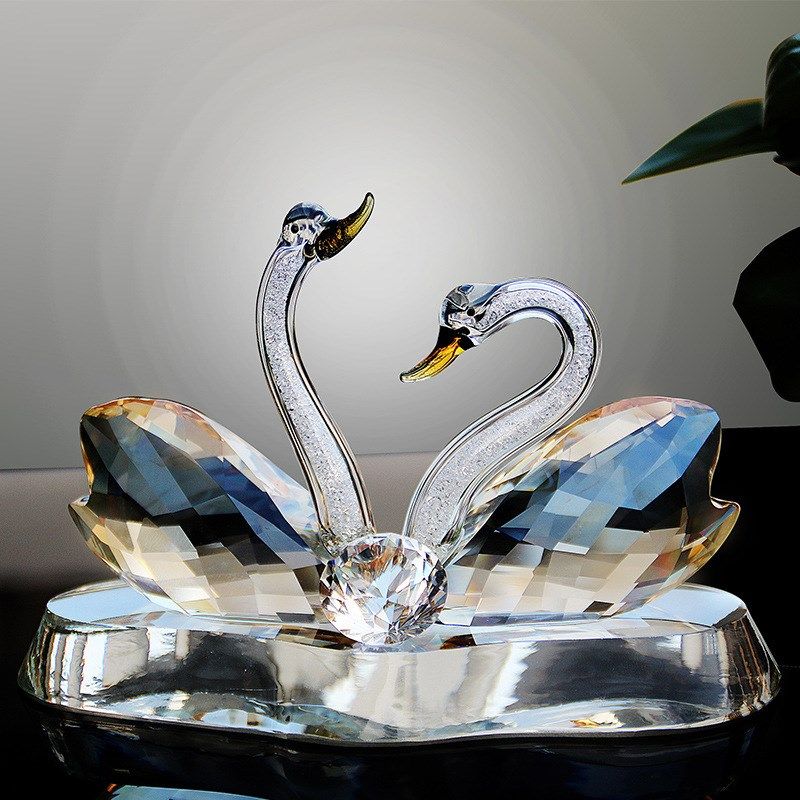 高档水晶天鹅大气汽车载摆件车内镶钻可爱网红仪表台中控台装饰品