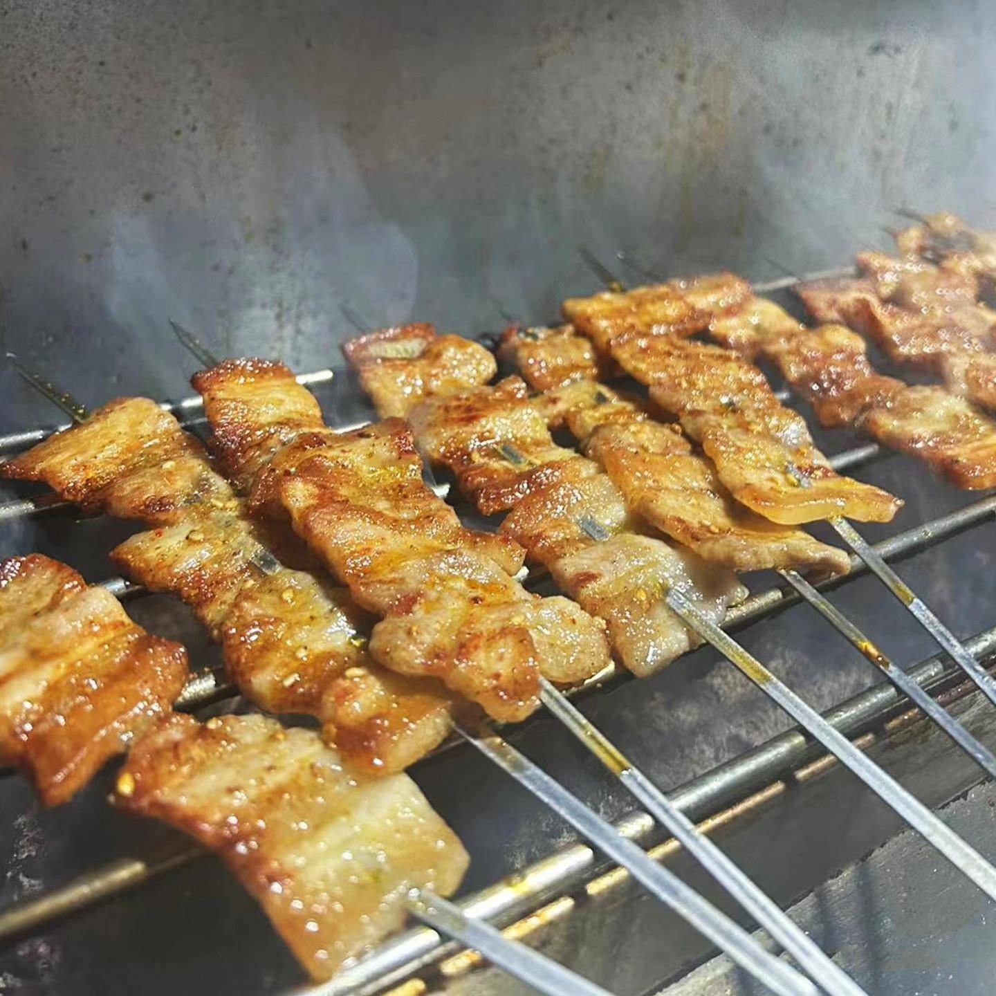 新品钢签原切五花肉串商用冷冻半成品猪肉串油炸户外烧烤食材烤肉