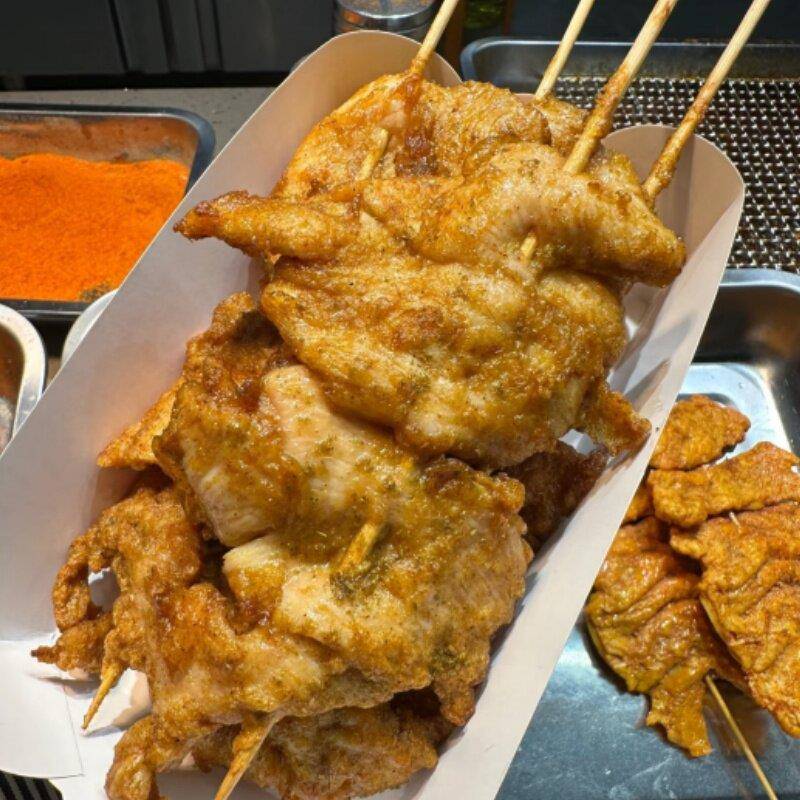 新品原色里脊肉串炒饭手抓饼原味里脊肉串铁板炸串鸡肉串香嫩里脊