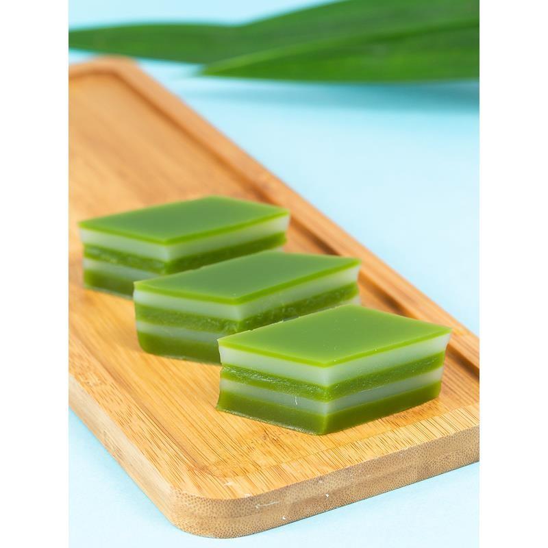 新加坡斑斓椰汁糕娘惹糕海南特产千层糕黄金糕广西零食竹叶糕