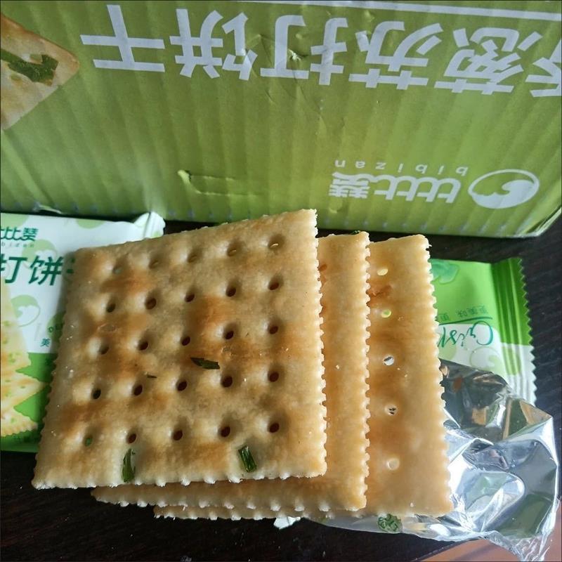 比比赞香葱苏打饼干800g梳打饼干咸味酥脆早餐零食品整箱整箱
