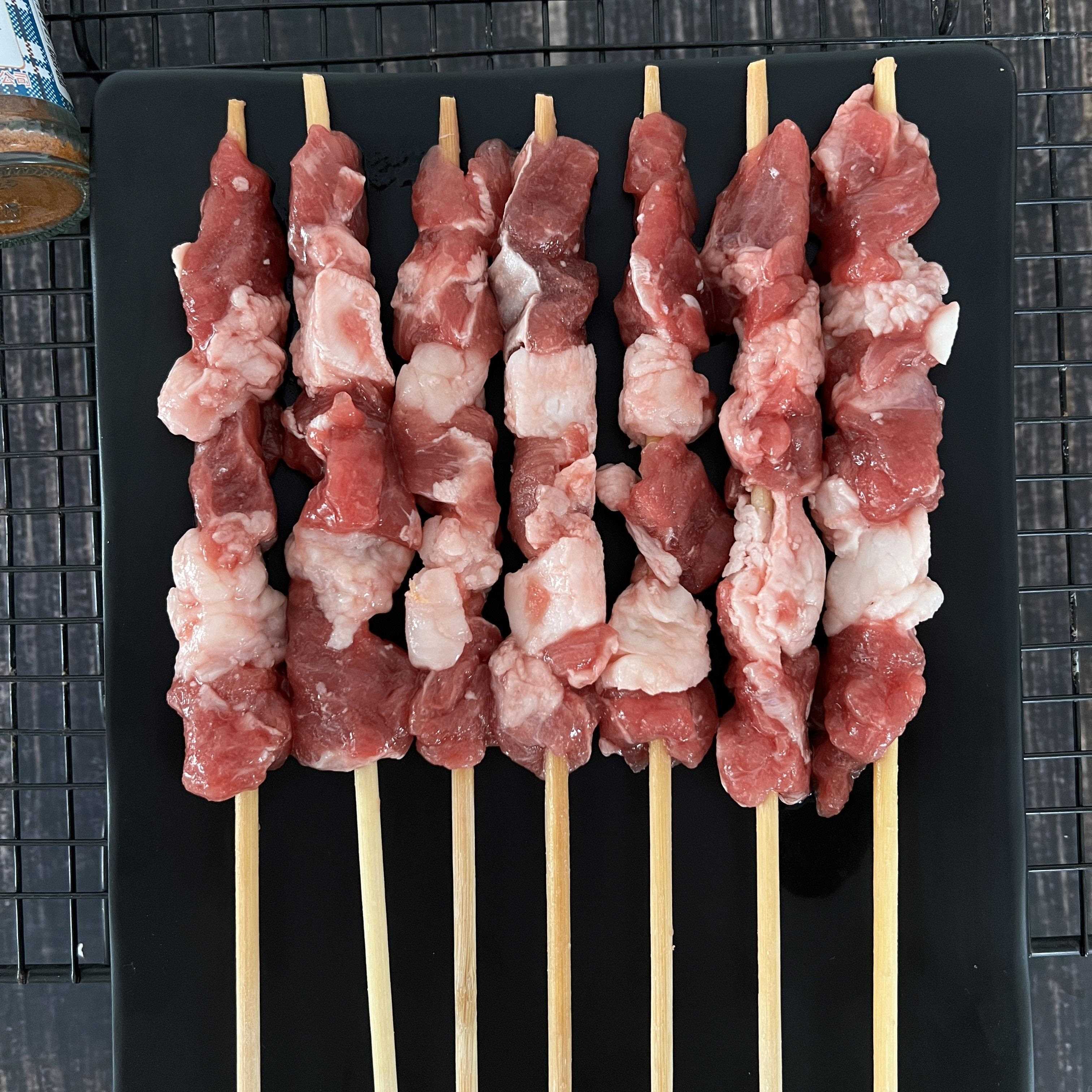 新品纯牛肉串新鲜烧烤肉串户外烧烤食材铁板串串冷冻商用半成品20