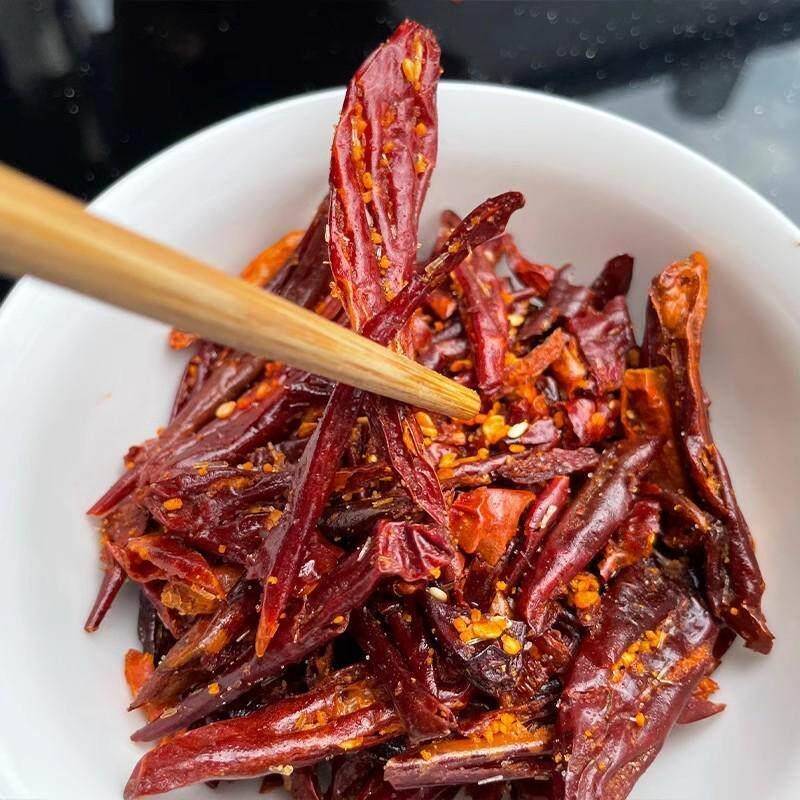 云南麻脆辣椒丝油炸干吃香酥脆辣椒小吃麻辣休闲零食特产克