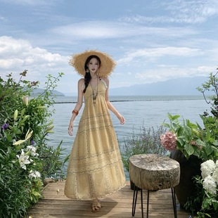 收腰显瘦挂脖 云南旅游穿搭黄色印花海边度假吊带连衣裙女夏季