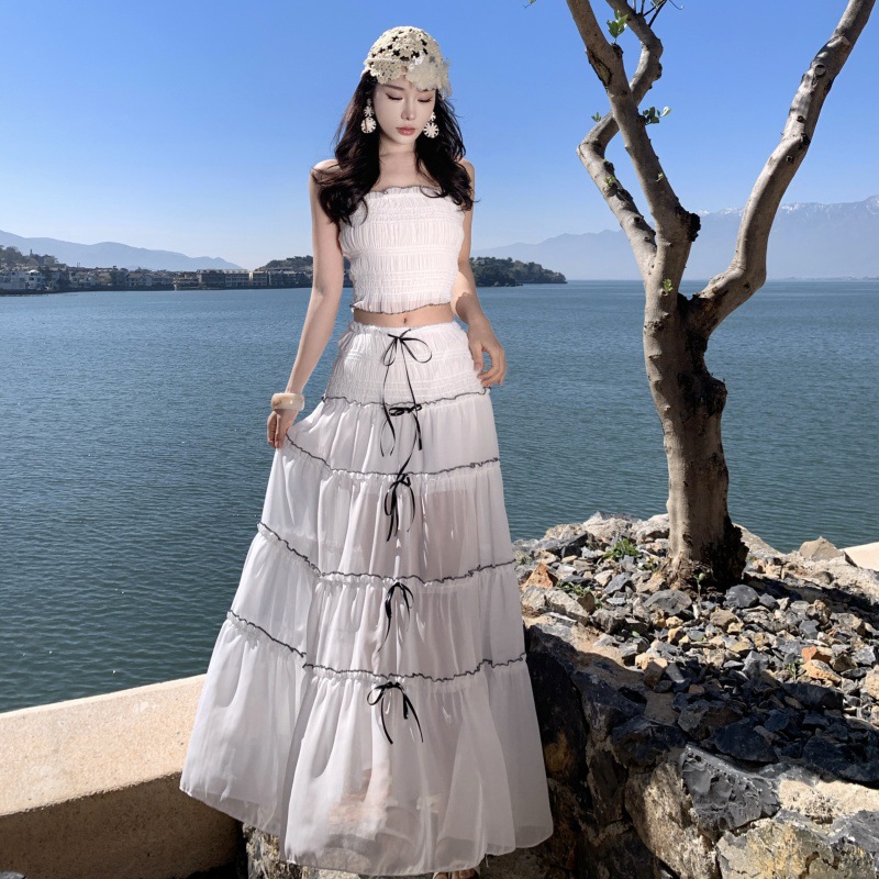 辣妹穿搭海边度假套装女夏季绝美白色抹胸上衣高腰半身裙子
