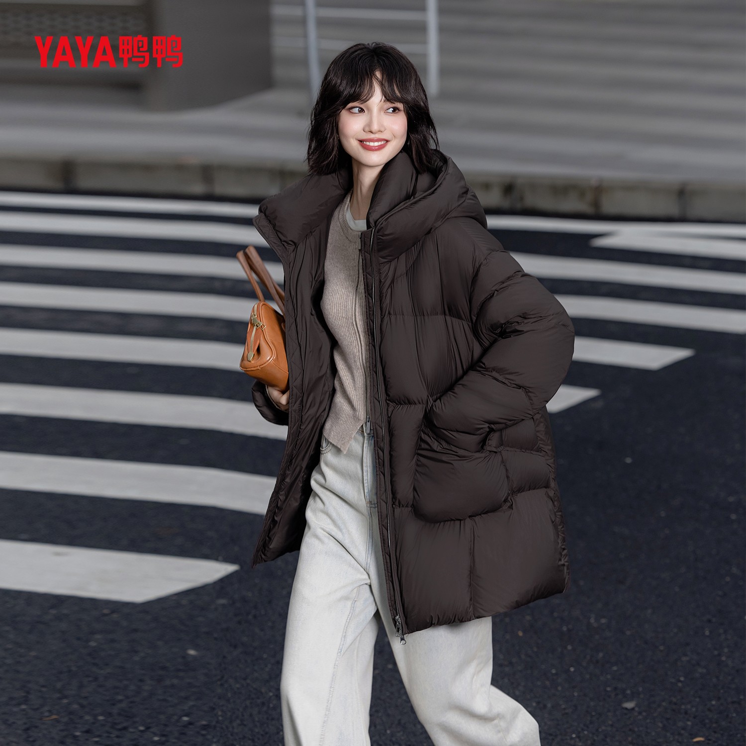 YAYA鸭鸭2024冬加厚时尚百搭休闲连帽宽松女士中长款羽绒服