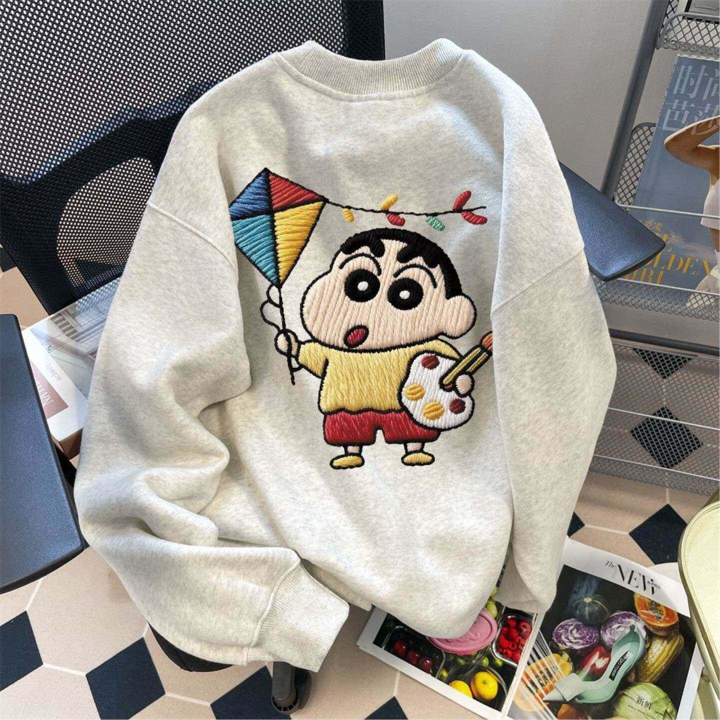 重磅加绒加厚圆领卫衣秋冬季仿刺绣印花工艺手持风筝画板蜡笔小新