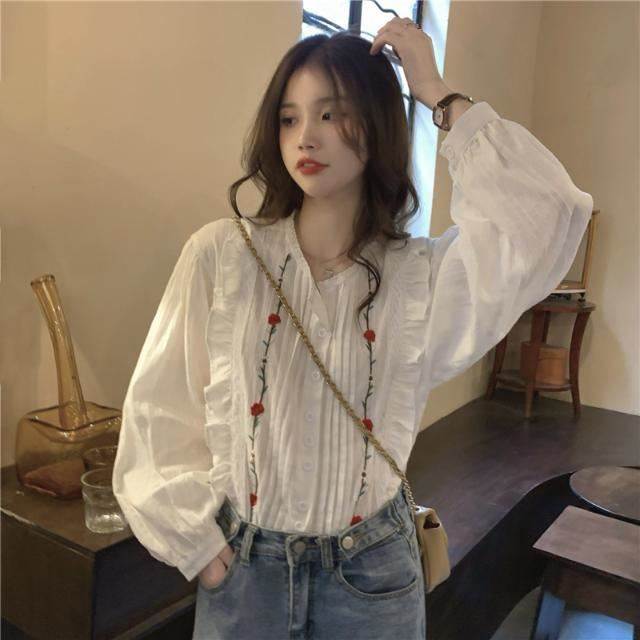 不规则花朵刺绣排扣灯笼袖衬衫女2026春季宽松显瘦温柔风休闲小衫
