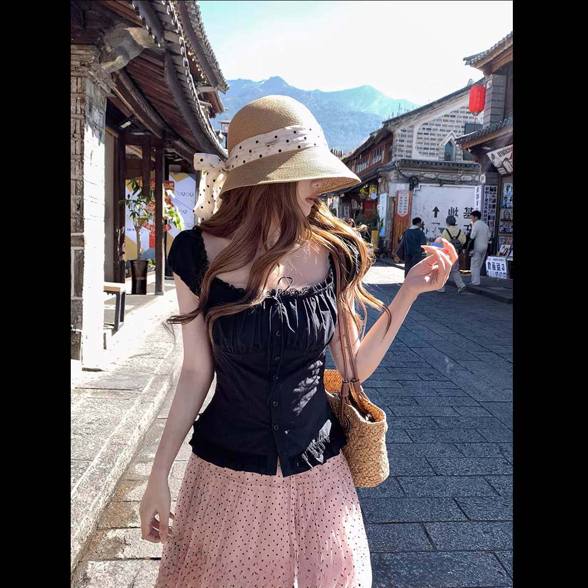 黑色蕾丝花边泡泡袖衬衫女夏季韩系高级感小个子百搭显瘦露肩上衣