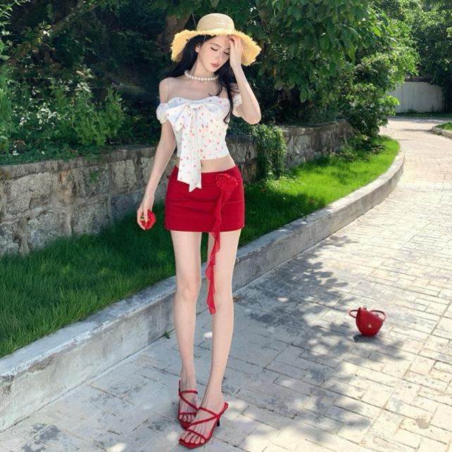 度假红色裙子热浪霓虹蝴蝶结小碎花减龄套装一字肩女短裙两件套