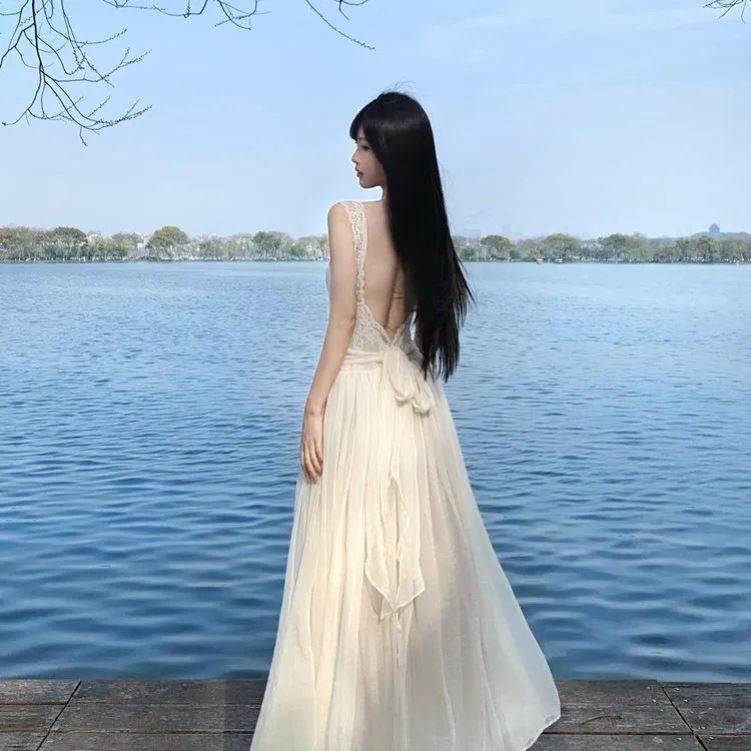 白色蕾丝吊带连衣裙女夏季海边度假巨好看气质修身露背超仙长裙