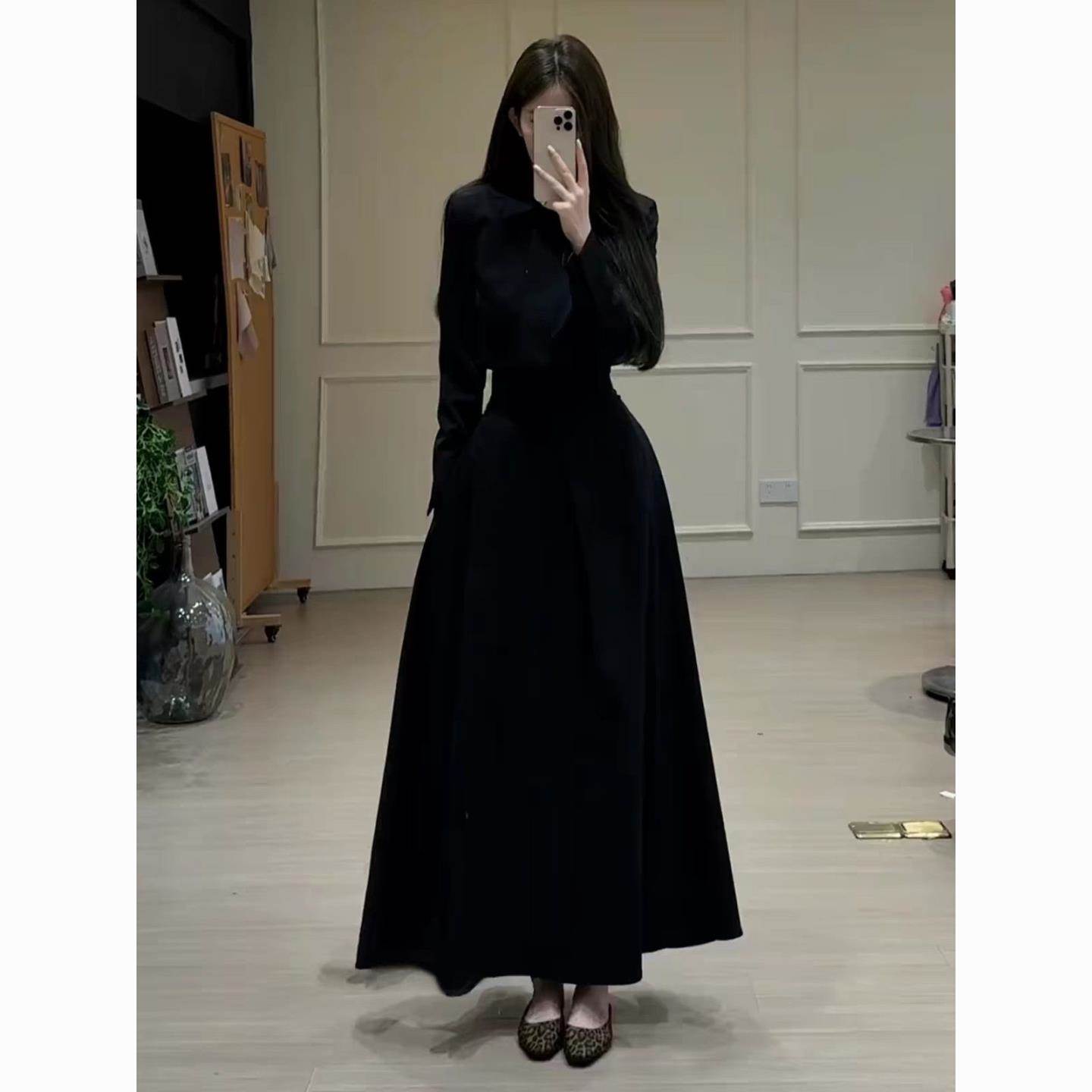 黑色赫本风显瘦连衣裙女秋季2026新款法式气质收腰西装长裙子套装