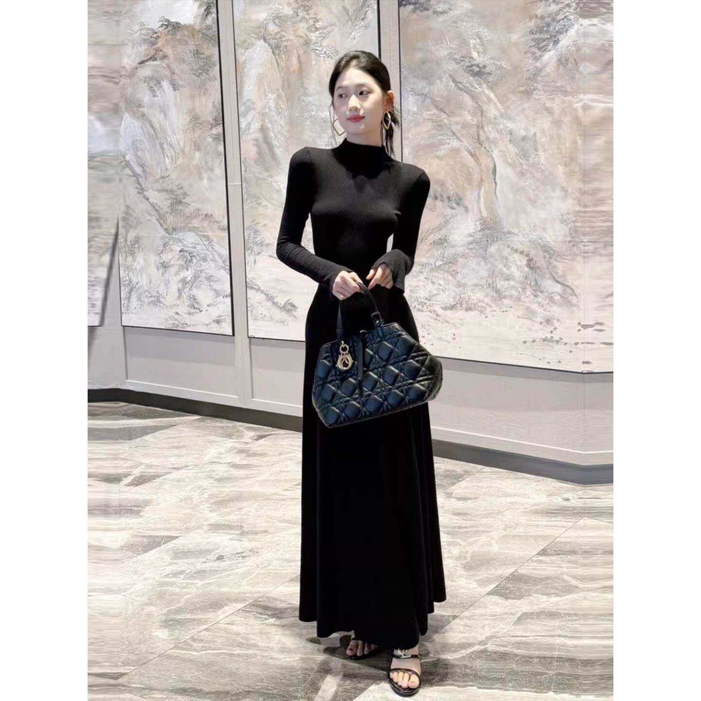法式气质黑色长袖连衣裙女2026春秋新款修身显瘦半高领打底长裙
