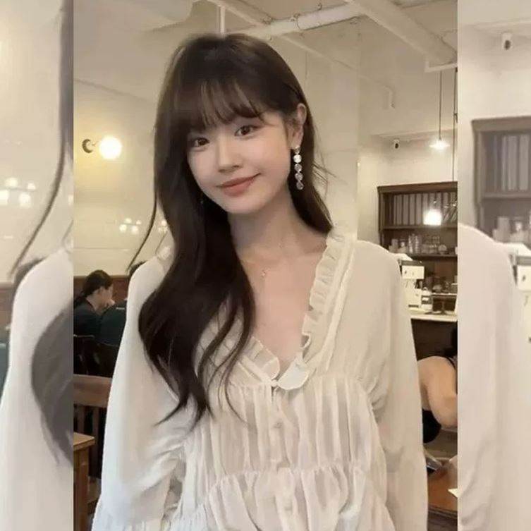 法式复古气质V领荷叶边褶皱感系带花边灯笼袖衬衫女春秋新款上衣