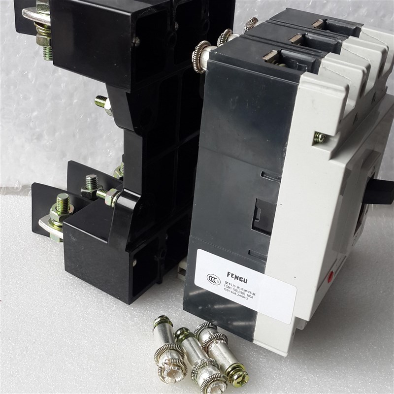 CM1 M3 CDM1 NM1-63 100 12C5 225 250 400 630插入式板后接线