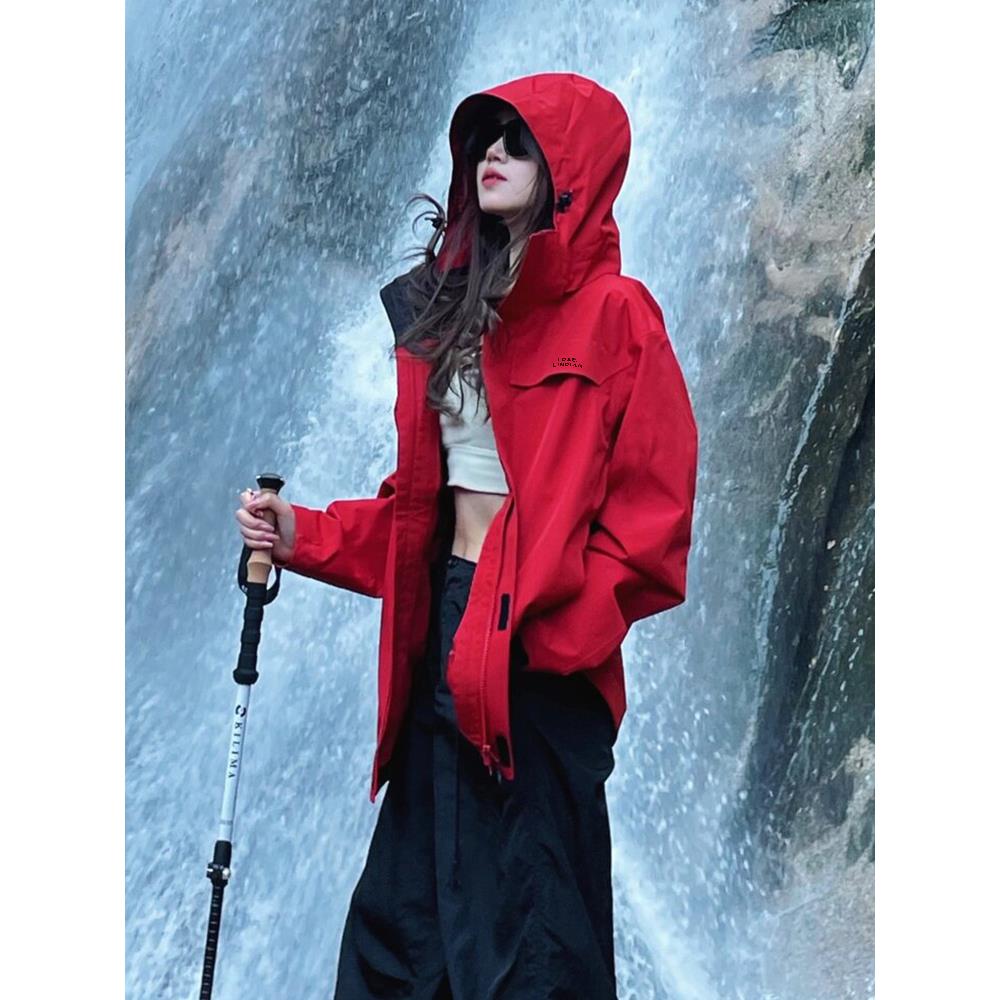德国户外冲锋衣女款2024春夏季新款旅行防水三合一情侣款登山服