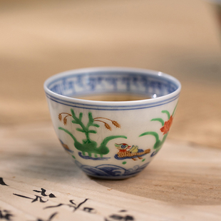 五里雾斗彩鸳鸯莲池卧足小杯青花仿明代瓷器手绘高端茶具主人杯