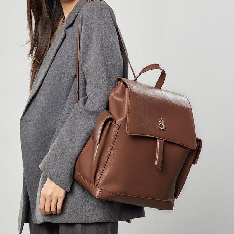 大容量皮质双肩包女2025u新款旅游通勤背包时尚百搭电脑书包女大