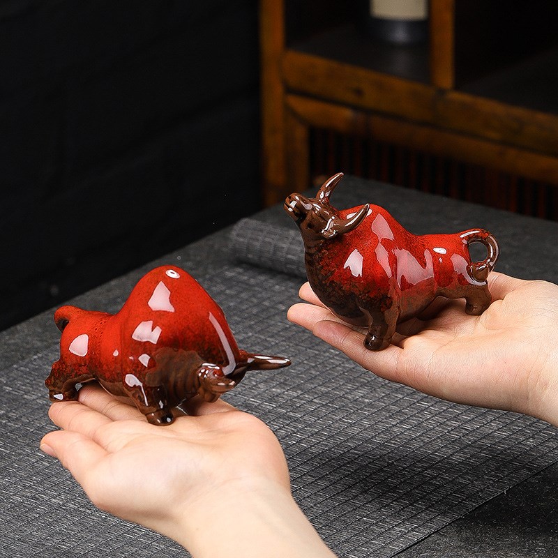 陶瓷牛中式家居办公室桌面摆件茶玩茶台瓷器工艺礼品牛气冲天茶宠
